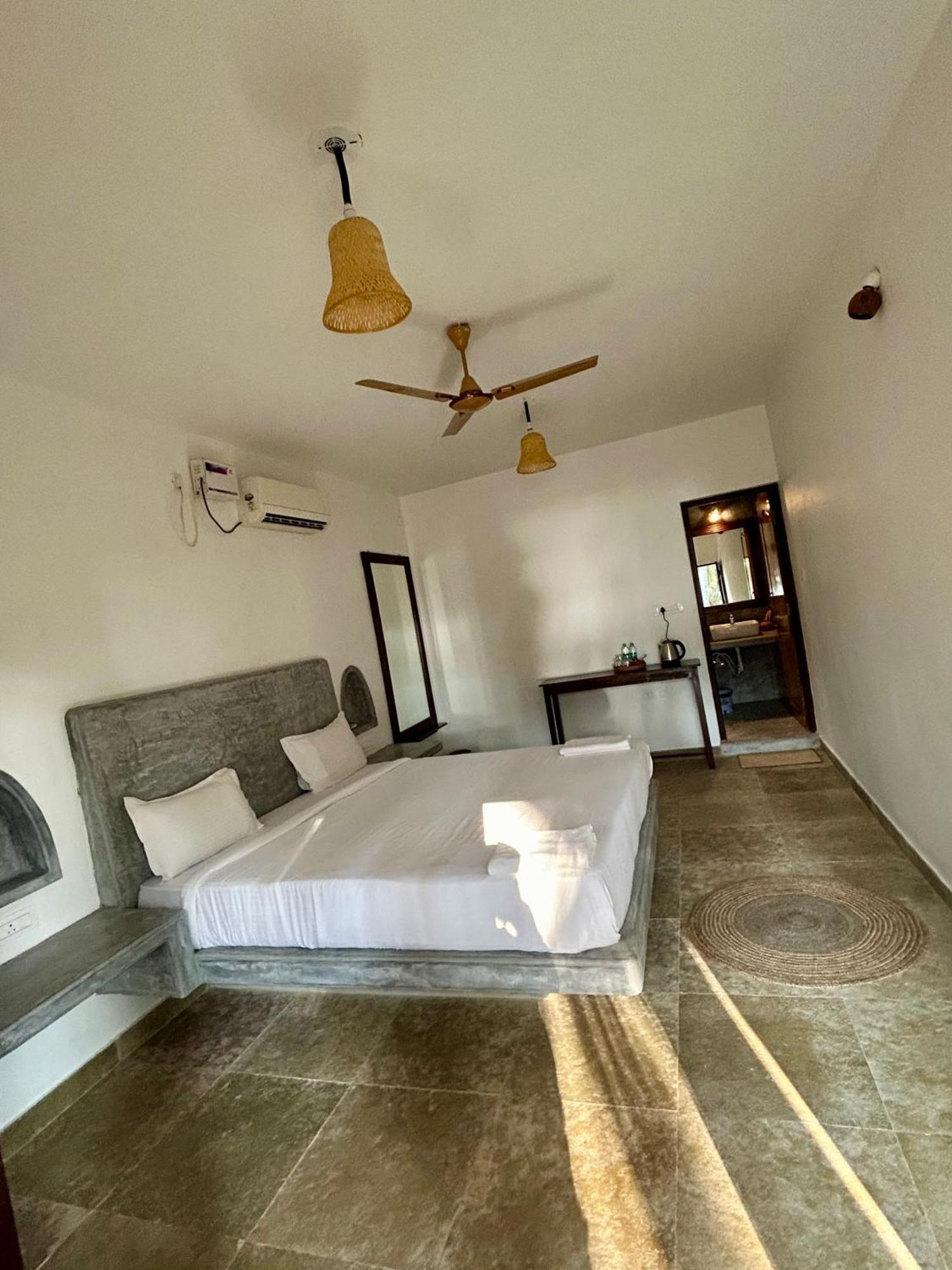 Silent Beach Resort Mandrem Exterior photo