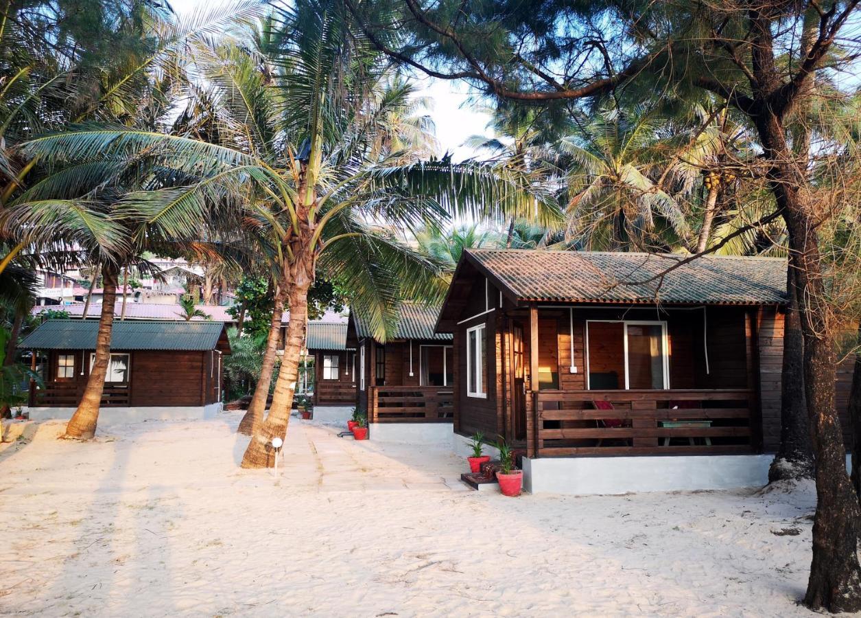 Silent Beach Resort Mandrem Exterior photo